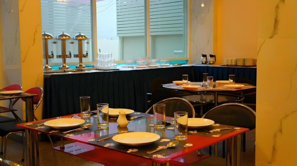 J Two S Pratunam Hotel Bangkok Ngoại thất bức ảnh